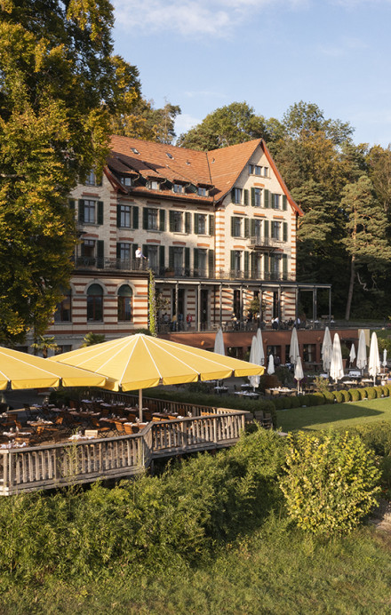 Garten und Sonnenterrasse des Sorell Hotels Zürichberg
