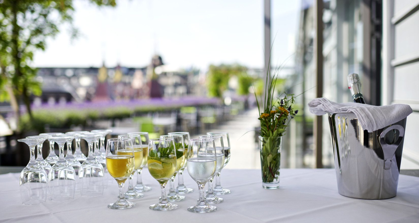 Aufnahme der Terrasse der Mensa Hochschule Luzern